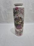 Lindo vaso, floreira em porcelana oriental com pintura de gueixas e flores, furtacor. Medindo 6,5cm de boca x 25cm de altura.