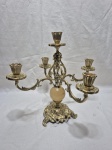 Lindo candelabro para 5 velas em bronze com bolha de alabastro. Medindo 24cm x 24cm x 32cm de altura.