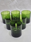 Jogo de 6 lindos copos de whisky em cristal verde canelado. Medindo 8cm x 9cm de altura.