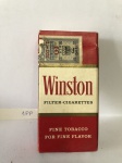 Carteira de cigarro Winston FILTER CIGARETTES. FINE TOBACCO FOR FINE FLAVOR. Made under license from R.J. REYNOLDS TOBACCO CO. WINSTON - SALEM. N.C, U.S.A. Hergestelt in Deutschland