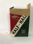 Carteira de fumo HALF AND HALF. BURLEY AND BRIGHT TOBACCO. THE AMERICAN TOBACCO COMPANY MFD  RICHMOND VIRGINIA  U.S.A. Maior do que uma carteira de cigarro, medindo 11,3 x 7,5 x 2,7cm