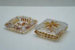 Caixa e Cinzeiro em cristal duble de ambâr e translucido, lapidado com flor estilizada e motivos. Medidas: 12  x 12 cm.