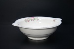 CERAMUS - S. PAULO - Bowl/Saladeira em cerâmica vitrificada, branca. Déc. 60. Adornada com decalque de flores e folhagens em rica policromia e frisos na tonalidade azul. Marcado no fundo. Diâm. 28 cm.