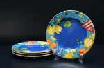 VISTA ALEGRE - Quatro (4) pratos para sobremesa em cerâmica portuguesa vitrificada, fundo na tonalidade azul. Coleção "Market Place". Adornado na borda com folhagens e frutos. Marca da Manufatura no fundo. Diâm. 22 cm.