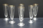 Seis tulipas para chopp em cristal europeu, translúcido, borda adornada com friso à ouro folha. Alt. 20 cm.