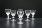 Seis taças para aperitivo em vidro translúcido, lapidado padrão dedão. Haste facetada. Alt. 9 cm.