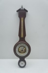 Barômetro e Termômetro de parede confeccionado em madeira nobre, marca Huger - GERMANY. Guarnições em metal amarelo. Não testado, Alt. 63 x Larg. 18 cm.