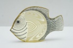 Abraham Palatnik (1928-2020) - Escultura cinética confeccionada em resina de poliéster representando "Peixe". Medidas: 8 x 13 cm. (bicado embaixo).