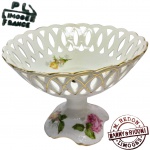 M. REDON - BARNY & RIGONI - LIMOGES, FRANÇA - FIM DO SÉC. XIX - Raríssima e linda fruteira, finamente executada em antiga porcelana de excelente qualidade e renomadíssima manufatura, trabalho fenestrado, ornamentação floral e ricos filetes á ouro. Perfeito estado de conservação, mede 16,5 cm de altura x 24 cm de diâmetro da borda tiotada. Oportunidade única.
