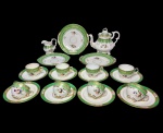 Charmoso e belíssimo aparelho de chá, peças feitas em antiga porcelana de ótima qualidade, adornadas por lindo trabalho em tom esverdeado, elegante ornamentação floral e riquíssimos filetes á ouro. Composto por 8 xícaras para chá com seus respectivos pires, 1 chaleira, 1 leiteira e 3 pratos de serviço. Chaleira mede 19,5 cm de altura x 24 cm de comprimento x 10,5 cm de diâmetro, xícaras medem 7 cm de altura x 17 cm de diâmetro cada e prato de serviço maior mede 25 cm de diâmetro. Bom estado de conservação, leves desgastes naturais do tempo, chaleira e leiteira com leve fio de cabelo conforme fotos extras