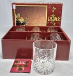 SIENA - ITÁLIA - Charmoso jogo de 6 copos para whisky, feitos em cristal de boa qualidade, adornados por rica lapidação em tonalidade translúcida. Acondicionados em caixa original. Bom estado de conservação, medem 9 cm de altura x 7,5 cm de diâmetro da borda.