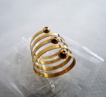 OURO- Anel em ouro, dito mola. Peso 2.3 gramas.