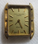 VINTAGE- Antigo relógio a quartz, modelo deposé 70706 Geneve, Patek Philippe GP banhado a ouro 18 k de 25 mm. Marcado genebra. Med. 3 x 2,5 cm. Vendido no estado com desgaste.