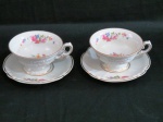 KPM - Par de  xícaras de café com pires adaptado  em porcelana esmaltada polonesa decoradas por motivo floral policromado e frisos dourados nas bordas. Marca de sua manufatura em sua base.