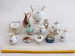 VISTA ALEGRE- Treze (13) miniaturas em porcelana portuguesa " gomil, moringa, vaso, jarro, porta jóia e etc". Med. maior 7 cm.