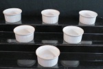 LIMOGES- Seis (06) ramequins franceses em porcelana branca. Marcada Aluminit Limoges France. Med. 3,5 x 7 cm.