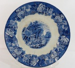 WOODS WARE ENOCK WOODS ENGLISH SCENERY- Medalhão em faiança inglesa, decorada com cena campestre e bordas com florais. Marcada. Med. 30,5 cm diâmetro. Com restauro ( colada).