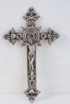 PRATA- Crucifixo com cristo em prata portuguesa contrastada. Med. Peso 258 gramas. Med. 23 cm alt x 14 cm diâmetro.