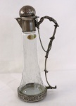Antiga jarra decanter para vinho, bojo em cristal lapidado com trigos. Borda e base em metal espessurado a prata cinzelado. Med. 38 cm altura. Com selo.