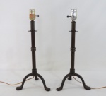 Par de tocheiros adaptado para luminária de ferro, haste alongada.. Base tripóide, funcionando. Med. 45 cm alt.