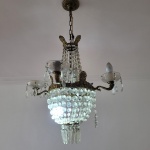 Lustre estilo império francês com armações circulares em bronze para sete lâmpadas, ricamente lavrados com volutas e folhagens, bobetes com pingentes em cristal europeu ricamente lapidados. Med.: 60 x 60 cm. Obs: Alguns cristais se soltando.