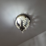 Lustre Estilo plafon para duas lâmpadas, estrutura em bronze com cordões em cristal. Med. 22 cm diâmetro. Faltando sete cordões e cinco cristais cada.