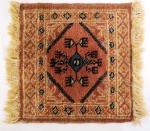 Tapete Jaypur para cima de móvel. Med. 34 x 31 cm.