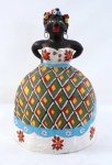 EMPÓRIO MAIZER- Escultura corpo em cabaça, busto em cerâmica " Nega Maluca" Africana. Med. 39 x 25 cm diâmetro. Assinada e datada 2004.