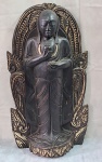 Kannon Bosatsu, escultura tailandesa de Buda no tronco em madeira esculpida e entalhada com rica policromia. Med. 55 cm altura.