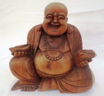 Escultura indiana ricamente entalhada em bloco de madeira nobre, representando " Buda ", Med. 25 x 25 x 14 cm.