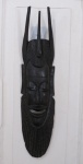 ARTE TRIBAL AFRICANA-- Antiga máscara africana  em ébano, originária do Senegal, Séc XX, utilizada em cerimoniais. Med. 56 x 13 cm.