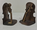 Par de Serre Livres em bronze representando violoncelo . Med. 18 x 14 x 10 cm.