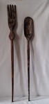 VINTAGE- Grandes Garfo e colher em madeira com resquícios de patina, acompanha gancho para pendurar na parede. Med. colher 94 cm, garfo 108 cm. utensílios decorativos de madeira para restaurante, cozinha, decoração de fazenda, DEVIDO AS DIMENSÕES NÃO PODE SER ENVIADO PELOS CORREIOS.