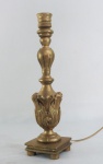 Tocheiro sacro em madeira nobre, base quadrada, coluna entalhada em florais em dourado. Med. 38 cm altura.