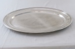 WOLFF- Grande bandeja oval para banquete em metal espessurado a prata . Med. 56 x 40 cm.