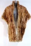 Estola em pele natural  com mesclas. Interior forrado em cetim de seda. Md. 160 x 50 cm.