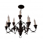 Luminária de teto em fer forget patinado na cor tabaco para nove luzes com braços recurvos,  e adornos de  côncavos, Alt. 60, Diam. 74 cm.