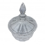 Bombonière em cristal lapidado, Alt. 18, Diam. 11 cm.