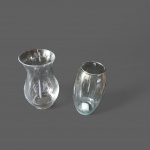 Dois vasos em cristal trasnlúcidos, Alt. 24, Diam. 11 e 10 cm.