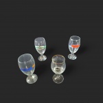 COLECIONISMO - Quatro taças para cerveja com logos  diversas, Alt. 18 a 17, Diam. 7 cm.