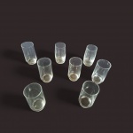 Oito copos para água sendo 2 em cristal e 6 em vidro, Alt. 14, Diam. 7 cm.