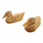 Par de patos canadenses executados em palha, 18 x 8, Alt. 9 cm.