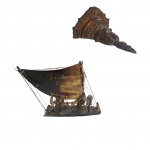 Uma peanha em resina e uma jangada executada em osso, Lembrança do Recife, 19 x 18 e  18 x 7, Alt. 17 cm.