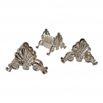 Suporte para garfos e facas em metal francês lavrado em sua embalagem original, 13 x 3 e  12 x 10 cm.