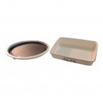 Um grill Griller Quick e uma travessa em ágata com leves bicados, Diam. 28 e 26 x 20, Alt. 5 cm,