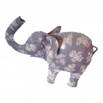 Escultório  representando elefante executado em latão  patinado em flores sobre fundo lavanda, Com. 24, Alt. 19 cm.