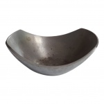 Centro de mesa em aço escovado, pertenceu ao Hotel Caesar Park, restaurante Mariko e apresenta marcas de uso, 25 x 21, Alt. 11 cm.