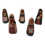 Cinco imagens do imaginário católico em cerâmica policromada representando Maternidade, Alt. 11 cm.