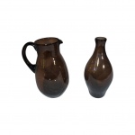 Refresqueira e vaso em vidro na cor fumê, Alt. 24 cm.