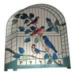 Suporte para chaves executado em MDF  pintado à mão representando pássaros by Tania Dukie, 30 x 31 cm.